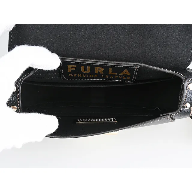 【FURLA 芙拉】FURLA Club 2金屬LOGO荔枝紋拼滑面牛皮吸釦式斜背包(黑)
