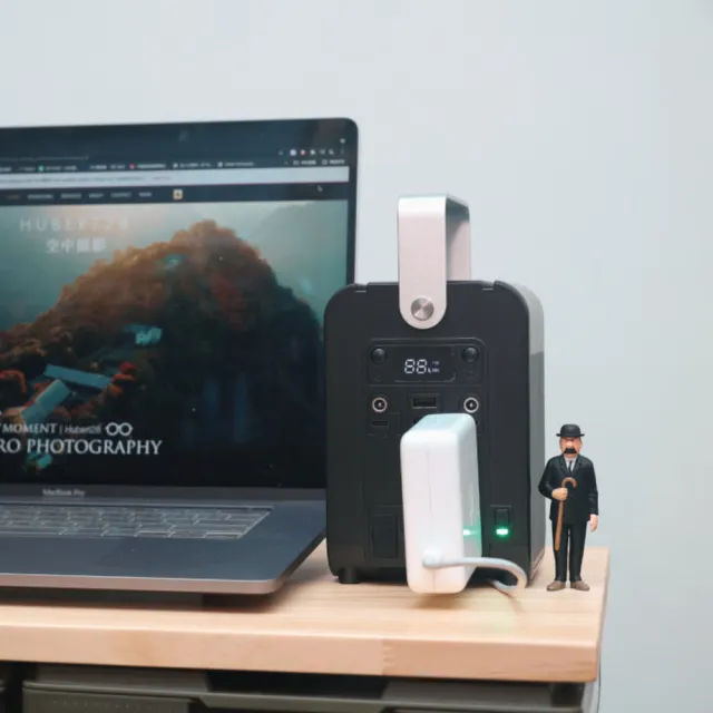 【Roommi】多功能行動電源供應器│小電寶+65W太陽能板(RM-P02+65W)