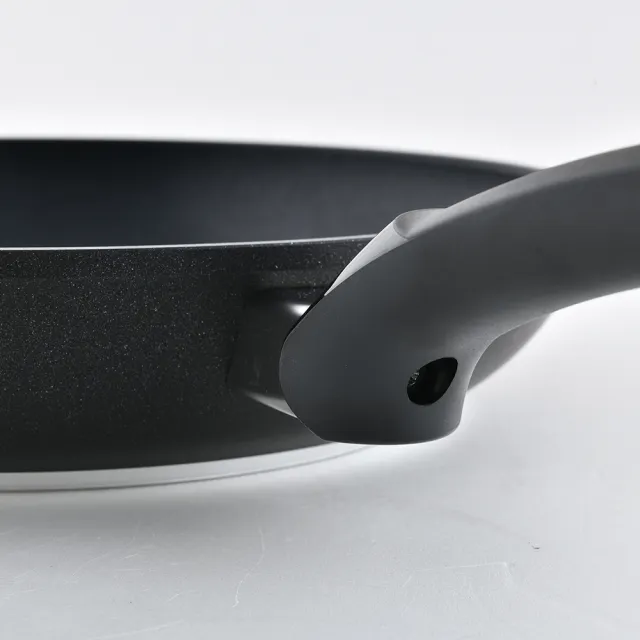 【Fissler】Levital 經典不沾平底鍋 28cm 不沾鍋 煎鍋 {電磁爐 IH爐可用}