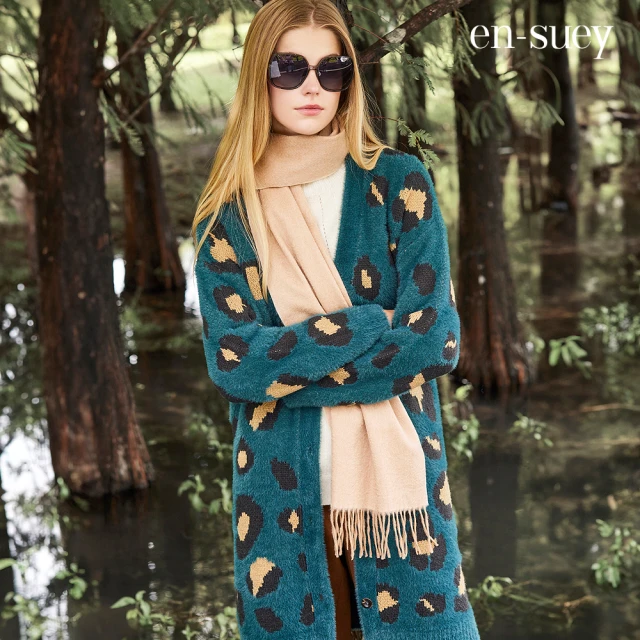 en-suey 銀穗 仿貂毛豹紋長版毛衣外套-女