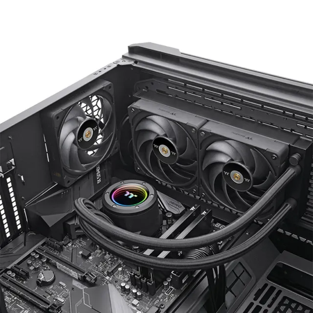 【Thermaltake 曜越】鋼影TOUGHLIQUID 240EX Pro ARGB Sync一體式水冷散熱器 240磁吸(CL-W418-PL00BL-A)