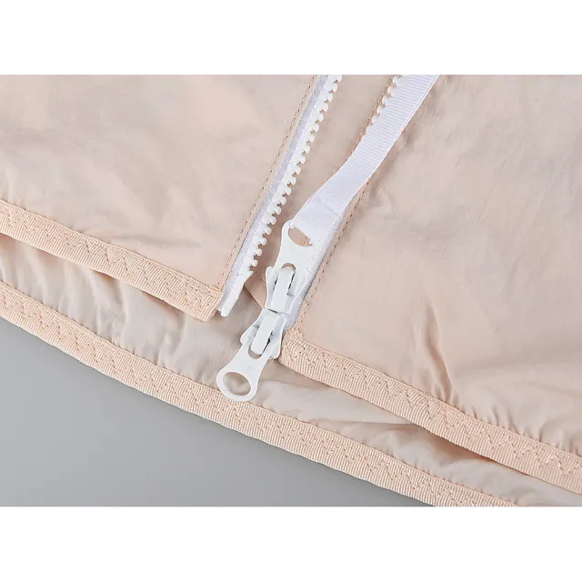 【CANADA GOOSE】CANADA GOOSE Lundell左袖北極圈地形圓標LOGO白色刺繡設計再生尼龍防風外套(女款/亞麻)