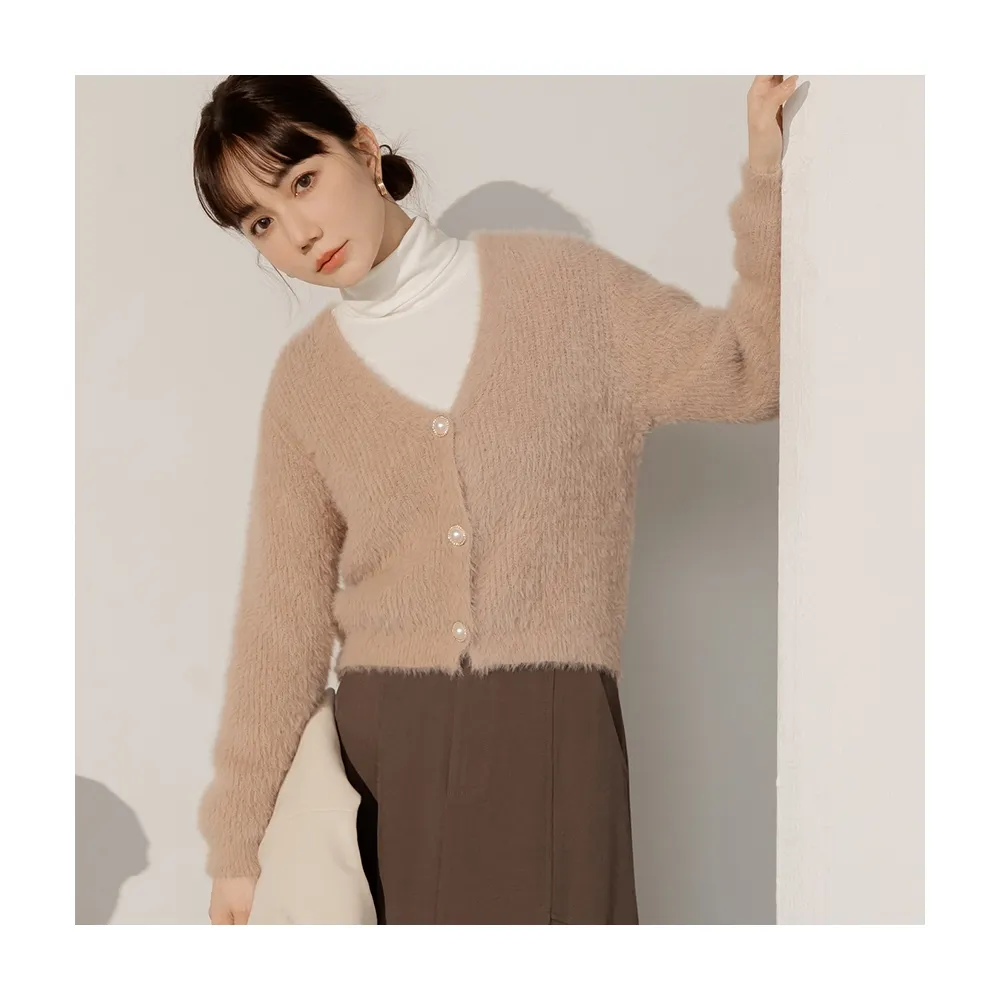 【OB 嚴選】柔暖仿水貂絨珍珠釦開襟毛衣 《FA3058》