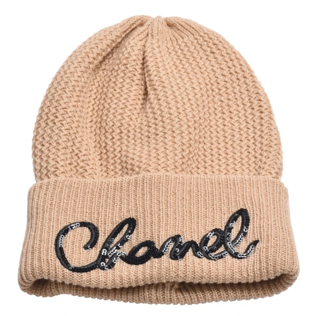 CHANEL 香奈兒 經典喀什米爾羊毛草寫品牌LOGO毛帽(奶茶色AA7626-BEIGE)