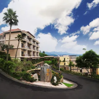 【嘉義雲登景觀飯店】★雙人含早(平日升等觀景雙人房或標準親子房)