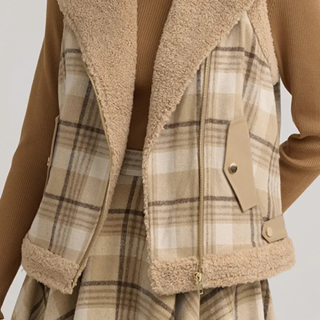 【ILEY 伊蕾】經典格紋大翻領毛絨背心(卡其；M-XL；1244533601)