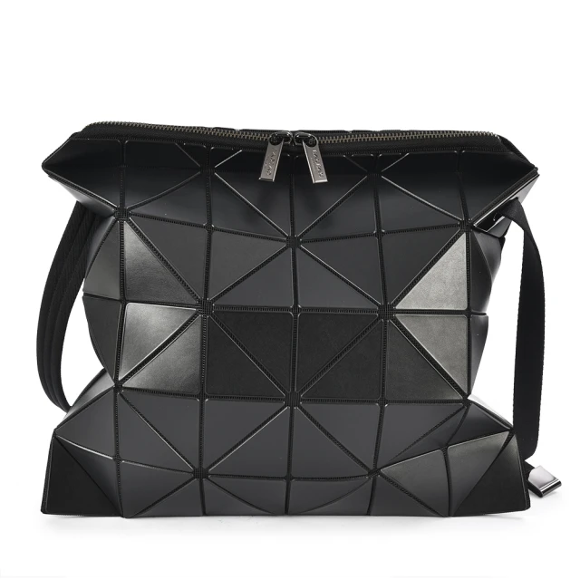 ISSEY MIYAKE 三宅一生 BAOBAO BLOCKY 6x5 霧面幾何方格斜背包(黑色)