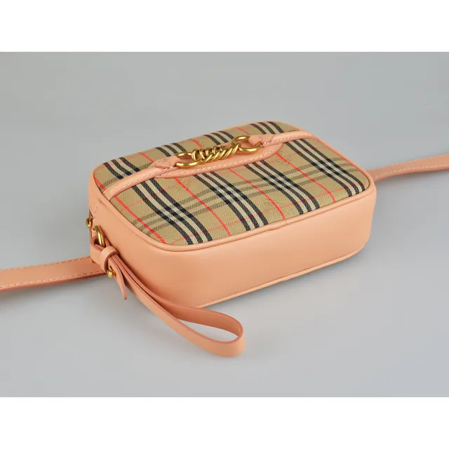 【BURBERRY 巴寶莉】BURBERRY Link戰馬LOGO拉鍊格紋帆布搭牛皮飾邊手拿腰包(典藏米x蜜桃粉)