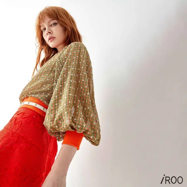 【iROO】花朵植絨單品上衣