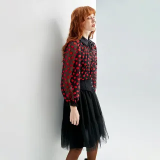 【iROO】愛心緹花上衣