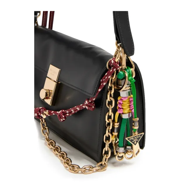 【PRADA 普拉達】1BD379 新款Soft Sound系列豐富墜飾元素柔軟細膩牛皮手拿肩背包(黑色)
