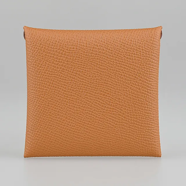 【Hermes 愛馬仕】HERMES Bastia內層銀字LOGO小牛皮翻蓋按釦式零錢包(焦糖棕)