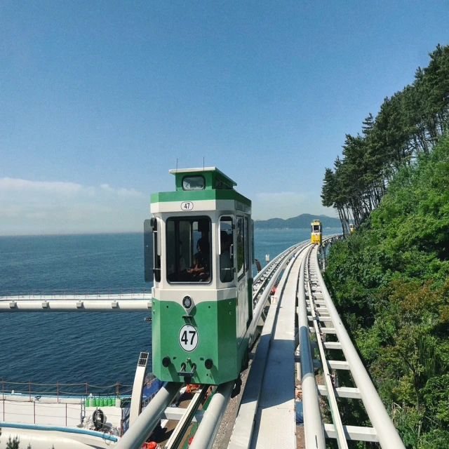 喜鴻假期 【高雄出發．玩轉釜山蔚山慶州三城５天】名仙島、皇理團、膠囊列車、甘川洞、澎派海鮮