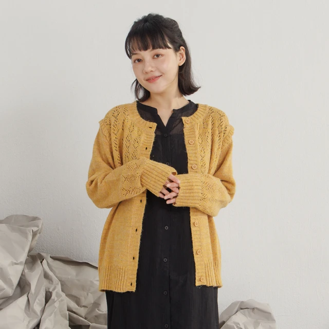 MOSS CLUB 彩點挑花鏤空圓領長袖毛衣外套(杏 灰 黃
