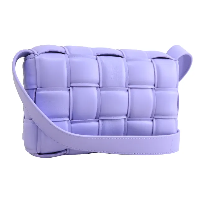 【BOTTEGA VENETA 寶緹嘉】Padded Cassette 手工大格編織羊皮翻蓋枕頭包斜背包(淺紫)