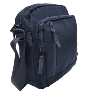 【Misstery】交換禮物 斜背包多格層直立休閒旅遊斜背/側背包-黑(防潑水面料)