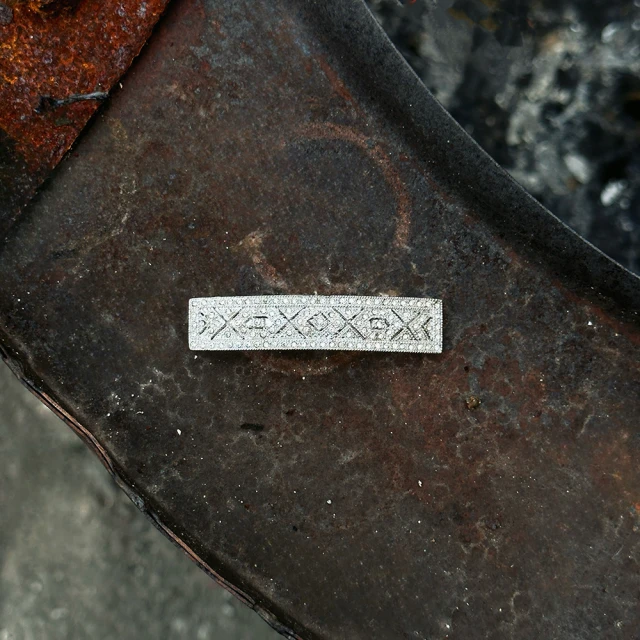 MOON MOON ACC.MOON MOON ACC. ｜彈簧夾｜篤定 • 鋯石長方形一字 抓夾盤髮夾 單只販售(精緻氣質)