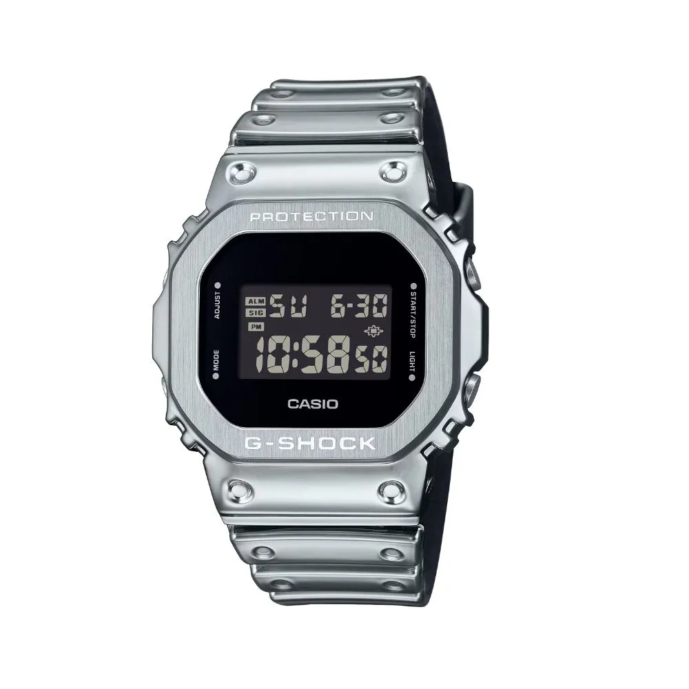 【CASIO 卡西歐】G-SHOCK 金屬光澤 金屬錶殼 經典方型 銀_GM-5600YM-8_43.2mm