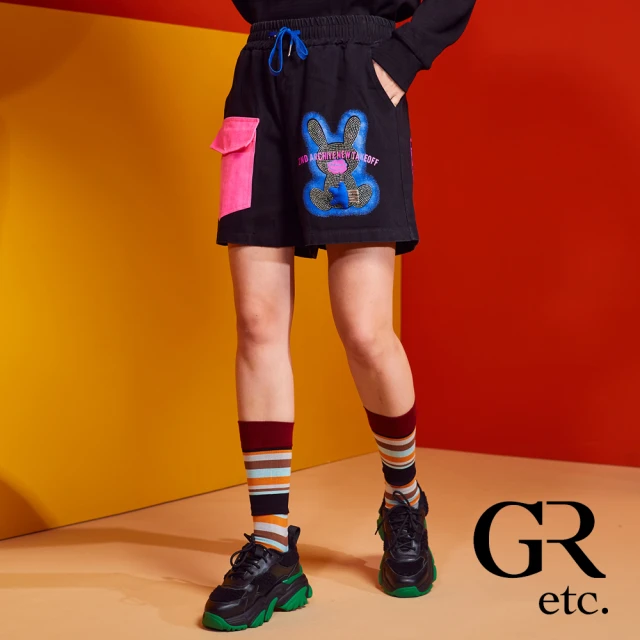 IGD 英格麗 實體同步款-滿版IGD字母印花運動短褲(白色