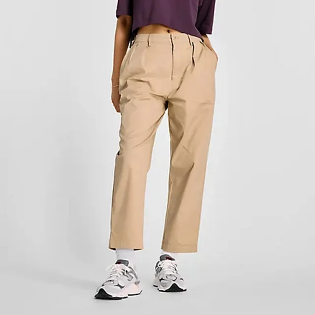 【NEW BALANCE】NB 錐形褲 長褲 休閒褲 運動褲 工裝褲 女款 卡其色(AWP43536SOT-F)