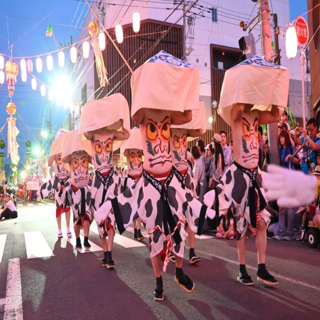 喜鴻假期 【舞動花海北海道５日】北海肚臍祭、絕景青池、薰衣草花田、向日葵花海、螃蟹溫泉