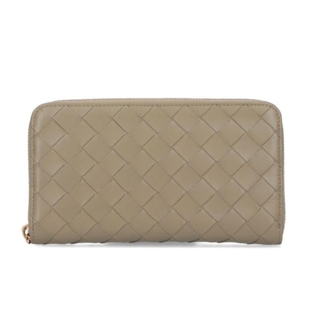Bottega Veneta 寶緹嘉 Zip Around 經典編織羊皮拉鍊卡夾，採用高質感卡其色系設計，外層為柔韌羊皮，內層為皮革材質，內附盒子/防塵袋/紙卡，尺寸為長19.5cm x 寬2.5cm x 高11cm，適合日常使用，男女皆宜，來自義大利原廠，歐洲進口。