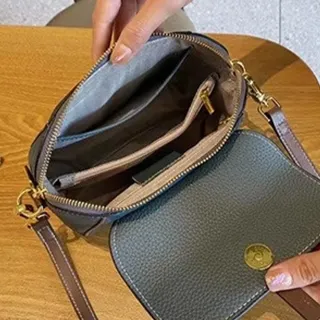【LEEHER】真皮斜背包/復古包包/真皮包包/斜背包/貝殼包/小方包/韓國包包/牛皮斜背包/奶茶