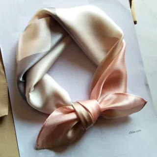 【JC Collection】蠶絲柔軟四季百搭多色四方形印花精緻領巾小方巾(幾何粉色)