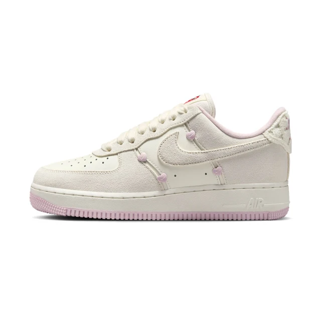 NIKE 耐吉NIKE 耐吉 Air Force 1”07 L 女鞋 粉白色 AF1 休閒 透氣 麂皮 愛心 運動 休閒鞋 HV5992-111