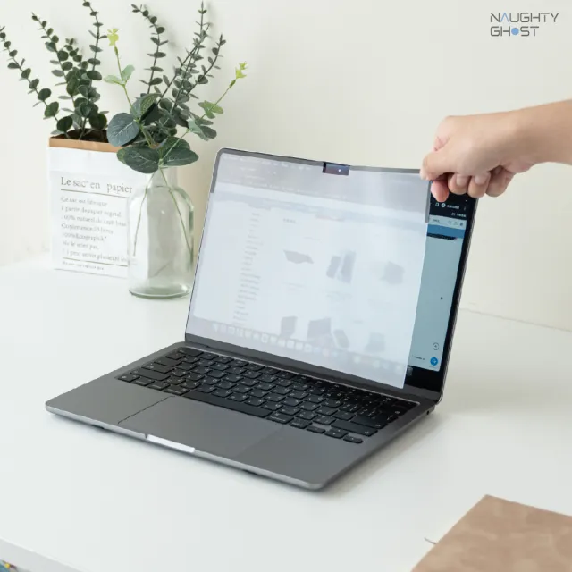 【頑皮鬼】MacBook Pro 14吋 高透抗藍光保護貼(高透不色偏｜台灣製造｜Mac專屬磁吸式)