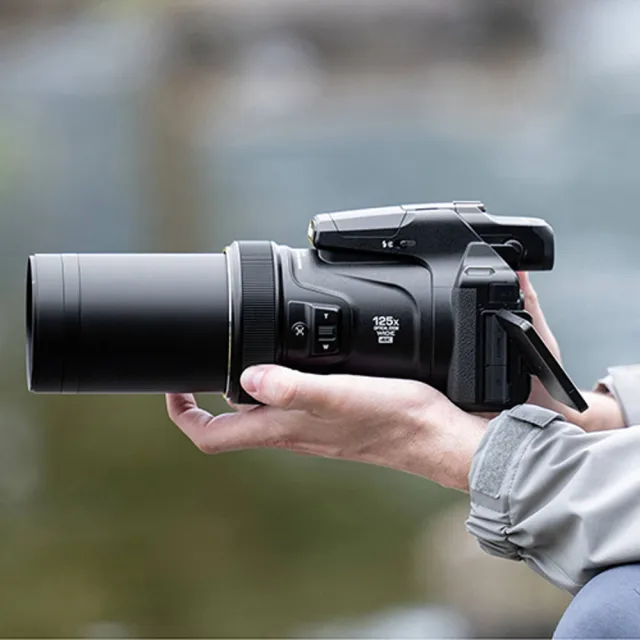 【Nikon 尼康】COOLPIX P1100 輕便數位相機 125 倍光學變焦 + 再加一顆原廠電池(公司貨-戶外128G續航組)