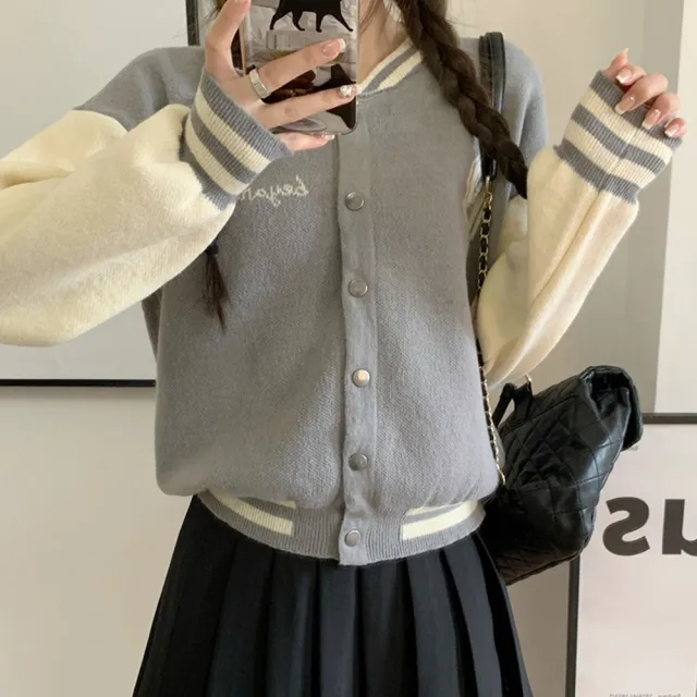 【D.studio】韓版寬鬆字母拼色休閒棒球外套(女裝 衣服 上衣 保暖外套 保暖上衣 長袖上衣 秋冬外套 J384)