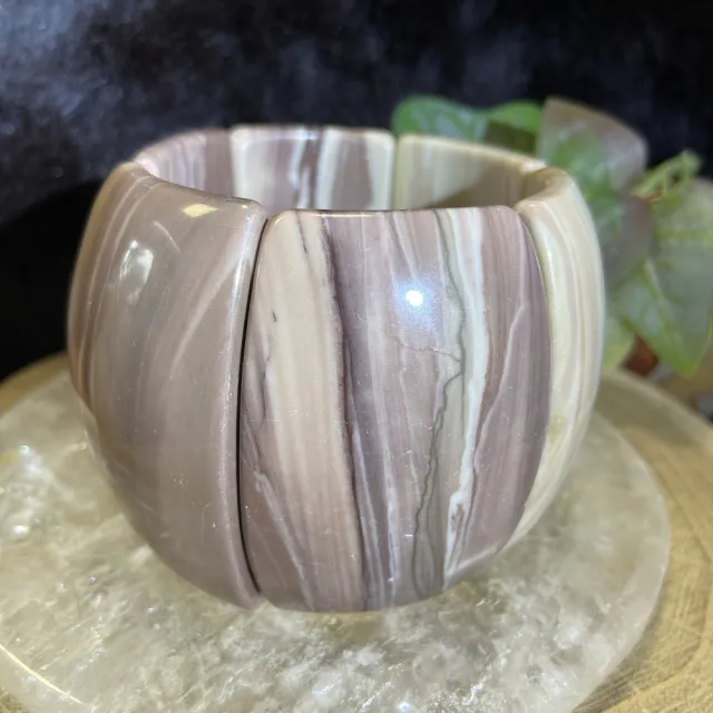【Cozy 世界水晶原礦與茶】造型瑪瑙手排寬5.8cm 29-7(有助養顏增加氣色功效)