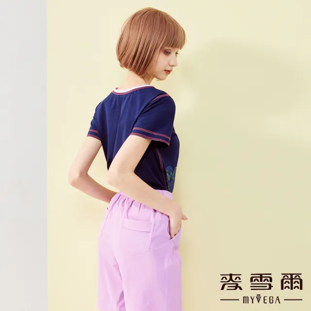 【MYVEGA 麥雪爾】跳色車線小貓印花上衣-深藍(復古T/)