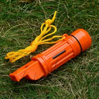 【露營用具】五合一多功能野外求生口哨(地震包 防災 登山 指南針 打火石 求救哨子 急難口哨 應急)