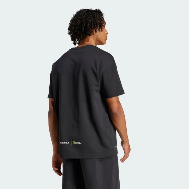 【adidas 愛迪達】Ng U Ar F Gfx T 男女 T恤 運動上衣 休閒短袖 國家地理 黑 亞版(JD5964)