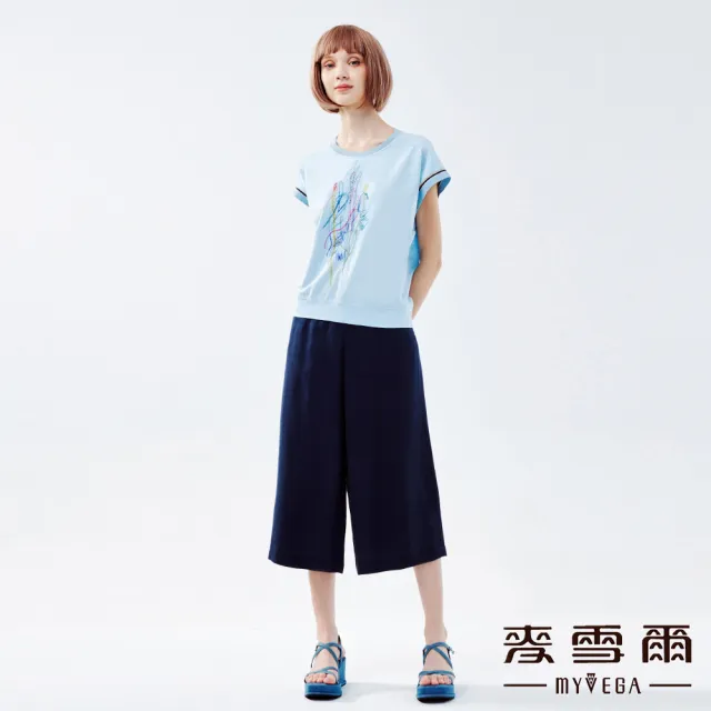【MYVEGA 麥雪爾】抽象線條刺繡落肩上衣-淺藍(復古T/)