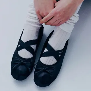 【MARITHE FRANCOIS GIRBAUD】官方旗艦 交叉束帶平底鞋 MFG(黑色)