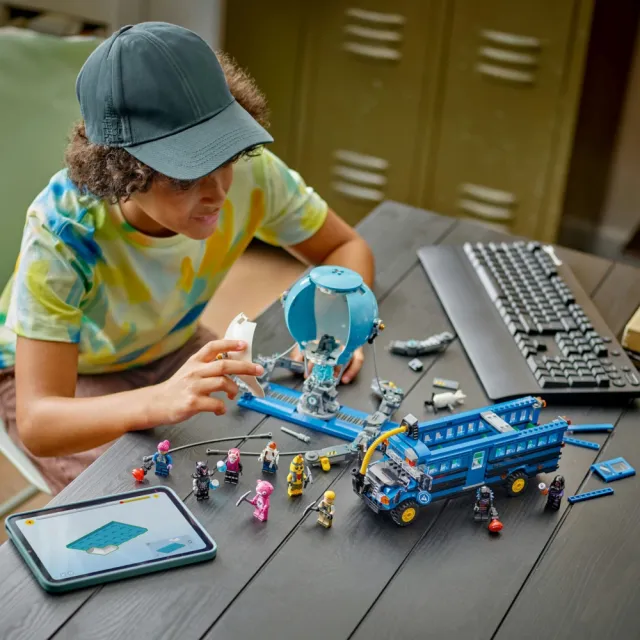 【LEGO 樂高】要塞英雄系列 77073 戰鬥巴士(Fortnite Battle Bus 兒童玩具 積木 禮物)