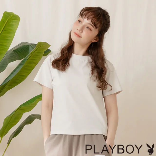 【PLAYBOY】簡約短版刺繡T-SHIRT(沙灰白色)