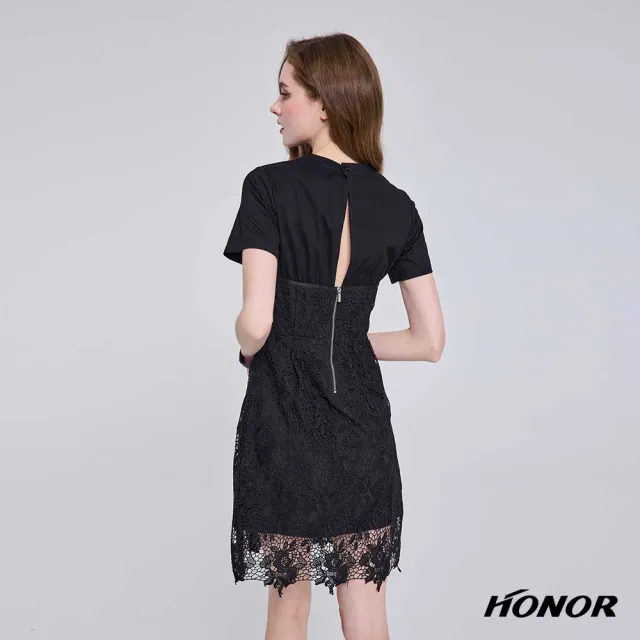 【HONOR 山形屋】出清品 優雅桃心蕾絲拼接鏤空背短袖洋裝-黑(限定出清)