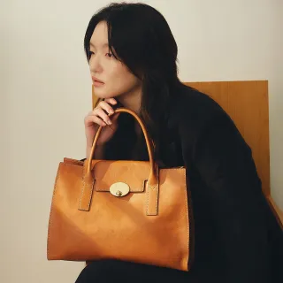 【ZODENCE 佐登司】MONA義大利植鞣革手提斜背包-大(經典駝)