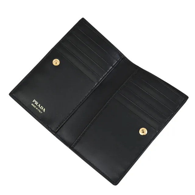 【PRADA 普拉達】經典浮雕三角LOGO皮革格紋多卡對折中夾(黑)
