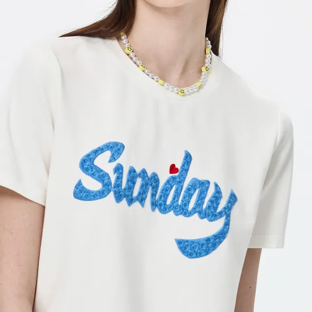 【OUWEY 歐薇】紋理花紋刺繡英文字縲縈上衣(白；S-L；3252191204)