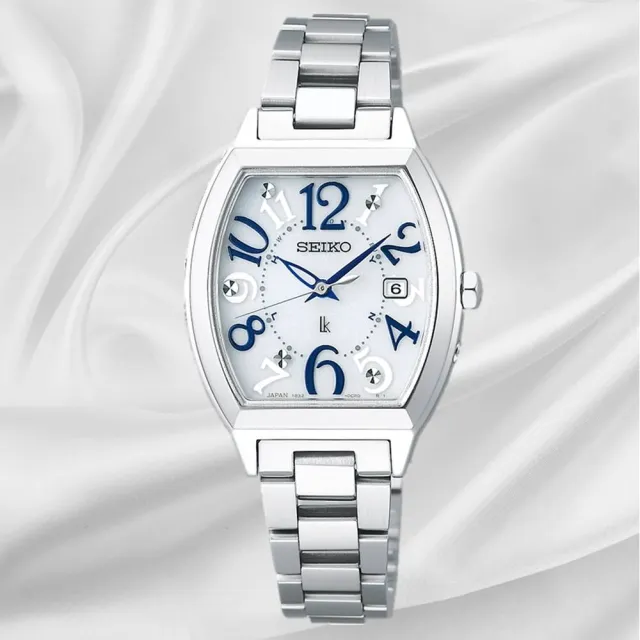 SEIKO 精工】LUKIA 活潑女孩酒桶型太陽能電波女錶銀27mm SEIKO 精工】LUKIA 活潑女孩酒桶型太陽能電波女錶銀27mm