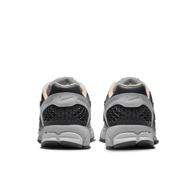 【NIKE 耐吉】NIKE ZOOM VOMERO 5 深灰 黑 回彈 運動鞋 慢跑鞋 休閒鞋 男鞋 女鞋(HV5982-001)