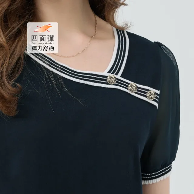 【ILEY 伊蕾】排釦不對稱造型棉質針織上衣(深藍；M-2L；1251405015)