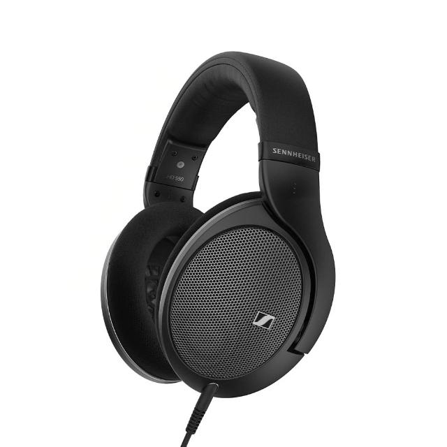 Sennheiser 森海塞爾 HD 550 有線頭戴式耳機,採用高品質驅動單元,提供細膩高解析音質,適合音樂愛好者使用。頭戴式設計舒適輕盈,僅 300g 重量,3.5mm 輸入端子相容 Windows、MAC、iOS、Android 等系統。無麥克風設計專注純淨聆聽,黑色系外觀簡約時尚,中國製造,享兩年保固。無論日常通勤或專業聽音,HD 550 皆為理想選擇,提升您的音樂體驗。 Sennheiser森海塞爾 HD 550