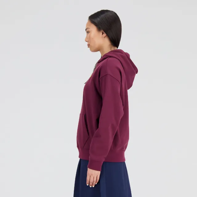【NEW BALANCE】NB 上衣 女款 長袖上衣 帽T 運動 亞規 酒紅 AWT33524NBY