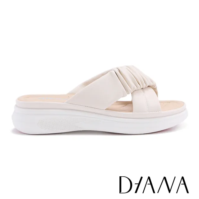【DIANA】質感羊皮皺褶交叉厚底拖鞋(米白)